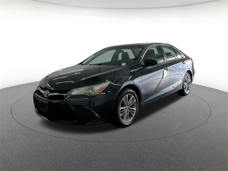 Used 2016 Toyota Camry LE image 1