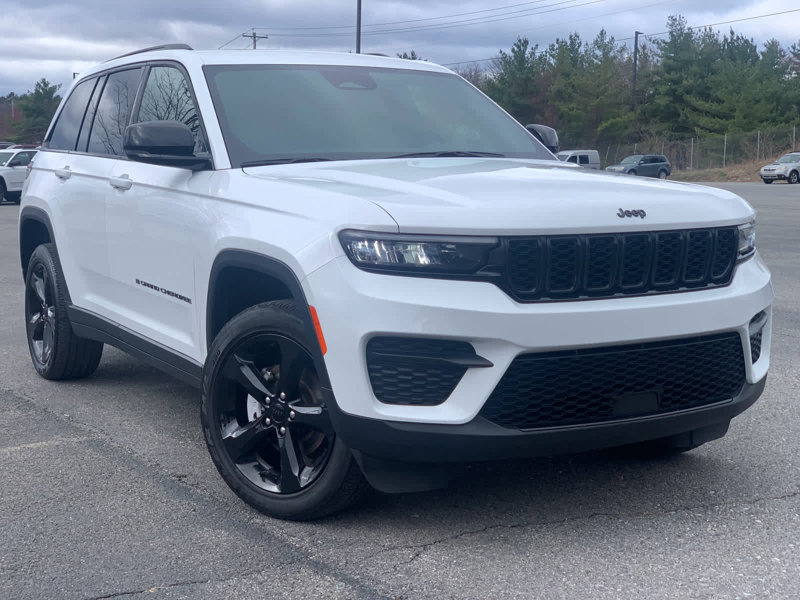 Certified 2023 Jeep Grand Cherokee Altitude image 1
