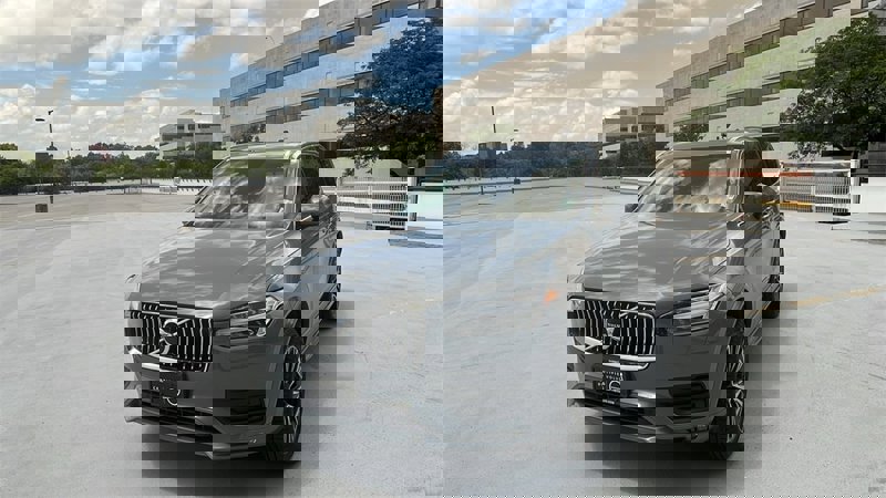 Certified 2022 Volvo XC90 T6 Momentum w/ Climate Package image 1