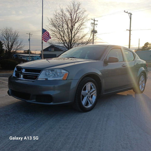 Used 2013 Dodge Avenger SE image 1