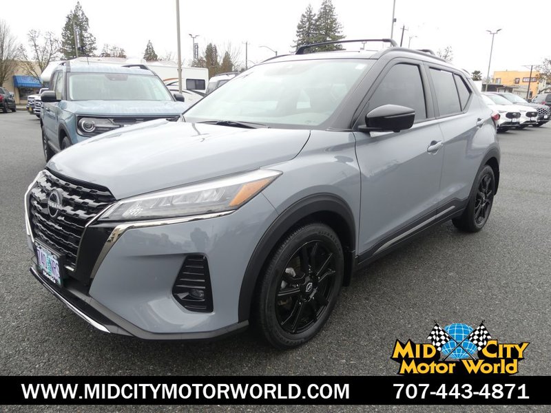 Used 2022 Nissan Kicks SR image 1