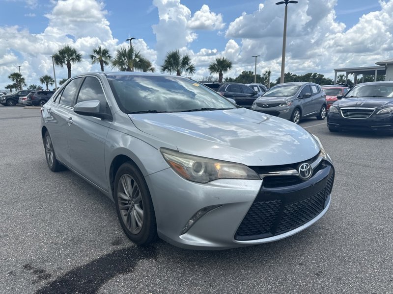 Used 2016 Toyota Camry SE image 1