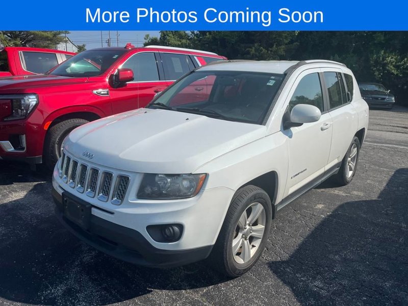 Used 2015 Jeep Compass Latitude image 1