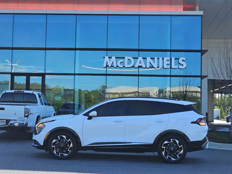 Used 2023 Kia Sportage SX image 1