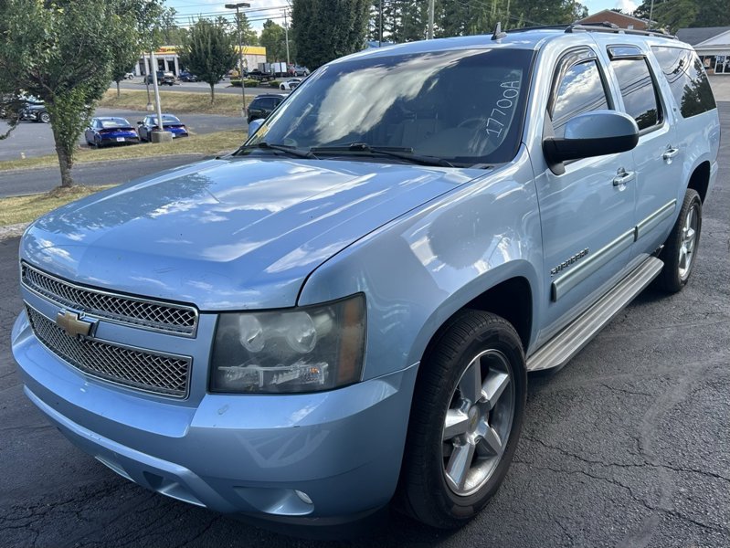 Used 2011 Chevrolet Suburban LT image 1