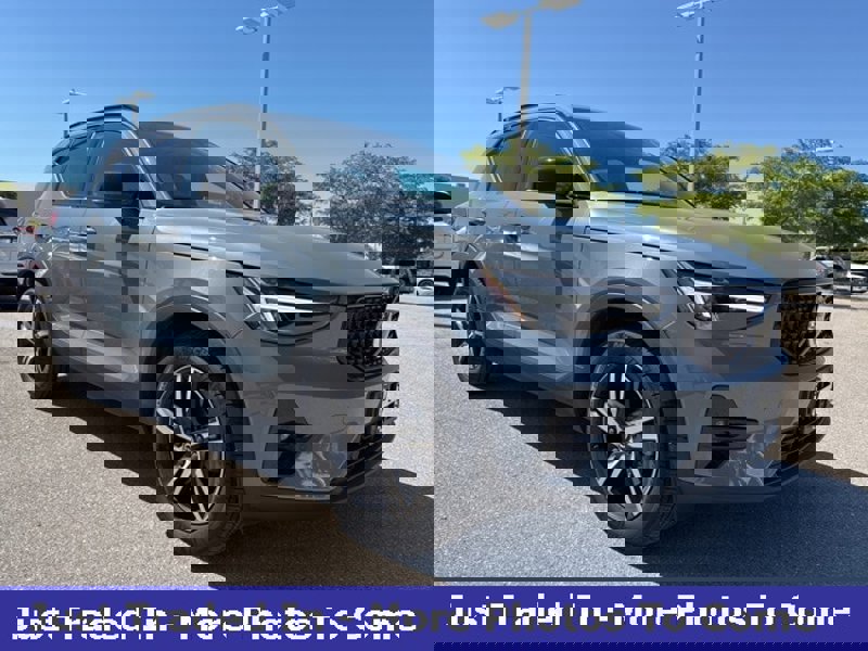 Certified 2023 Volvo XC40 B5 Plus image 1