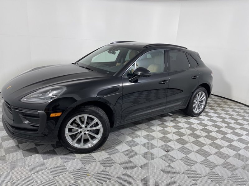 Certified 2025 Porsche Macan image 1
