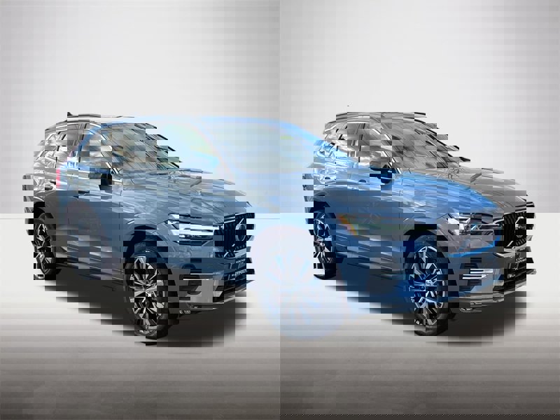 Certified 2022 Volvo XC60 B5 Momentum w/ Climate Package image 1