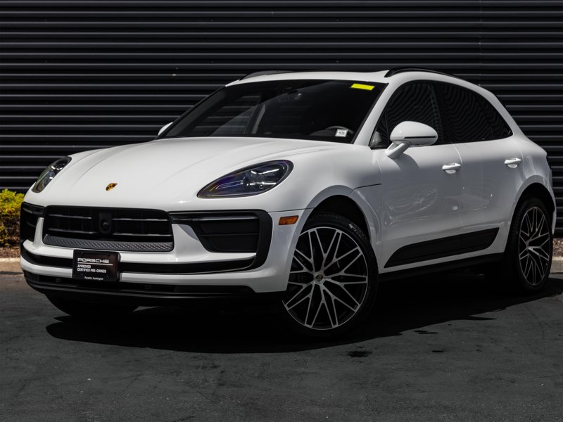 Certified 2025 Porsche Macan image 1