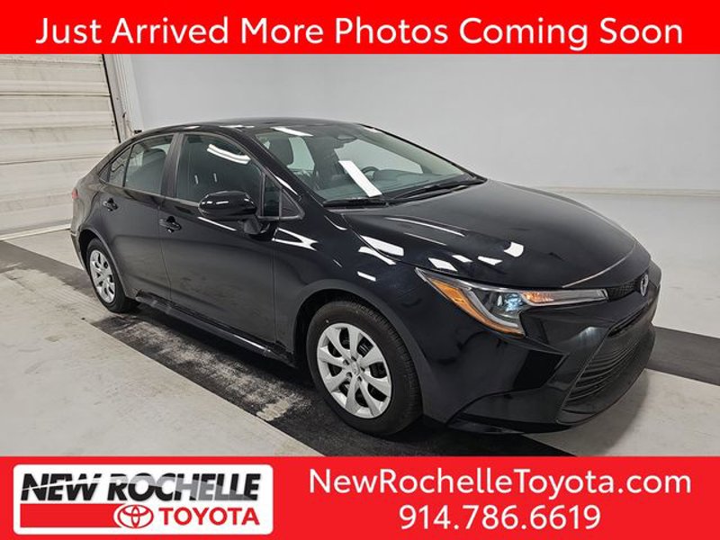 Used 2024 Toyota Corolla LE image 1