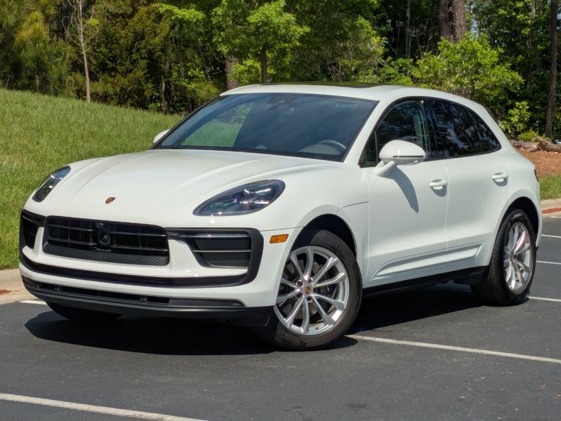 Certified 2023 Porsche Macan image 1