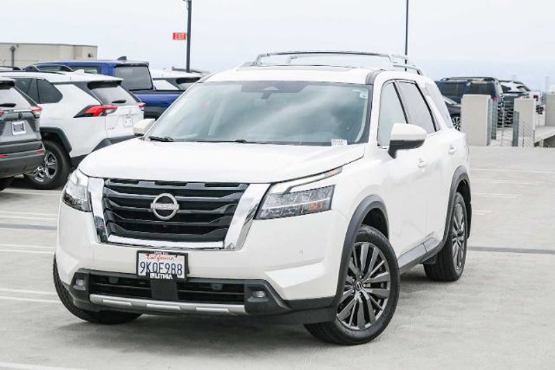 Certified 2022 Nissan Pathfinder SL image 1