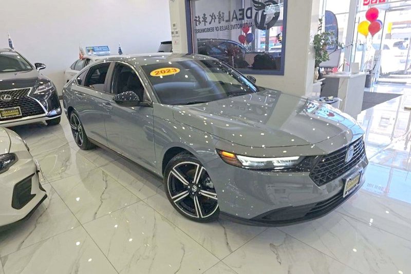 Used 2023 Honda Accord Sport image 1