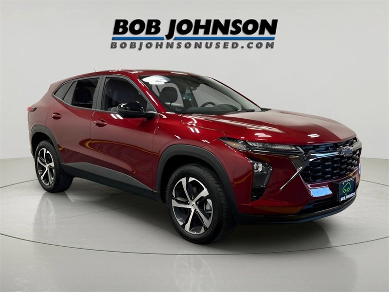 Certified 2025 Chevrolet Trax RS w/ Driver Confidence Package image 1