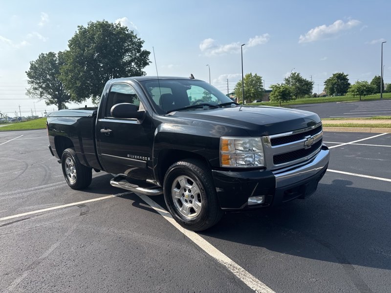 Used 2008 Chevrolet Silverado 1500 LT w/ 1LT Convenience Package image 1