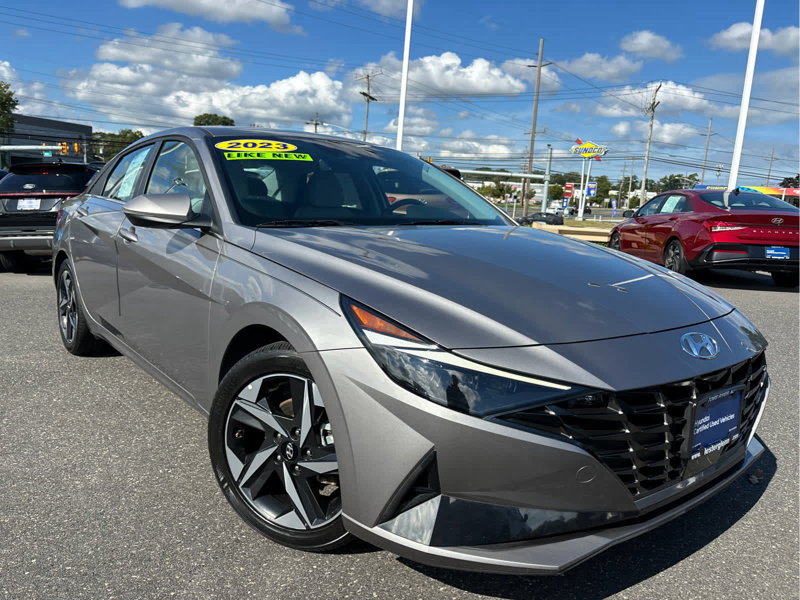 Certified 2023 Hyundai Elantra Limited w/ Preferred Accessory Package image 1