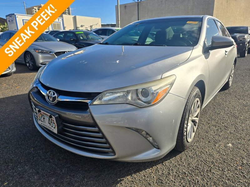 Used 2017 Toyota Camry LE image 1