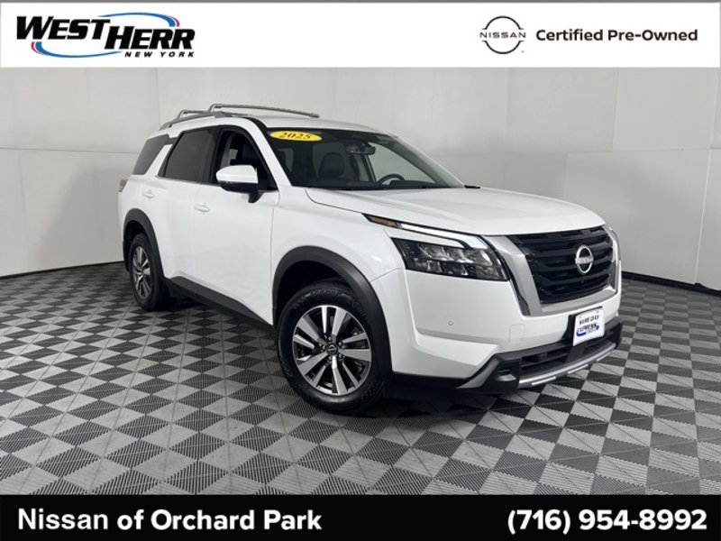 Certified 2025 Nissan Pathfinder SL image 1