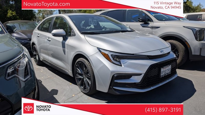 Used 2025 Toyota Corolla SE image 1