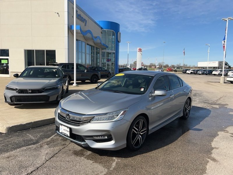 Used 2017 Honda Accord Touring image 1