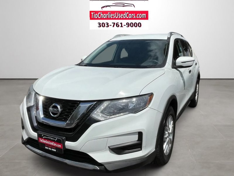 Used 2017 Nissan Rogue SV image 1