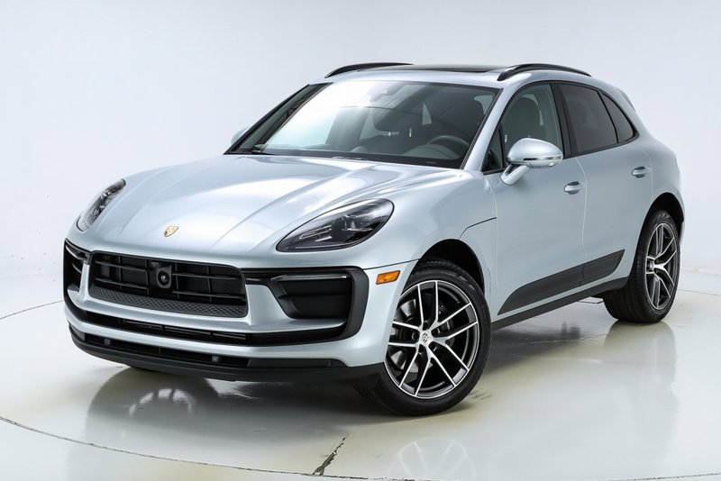 Certified 2024 Porsche Macan image 1