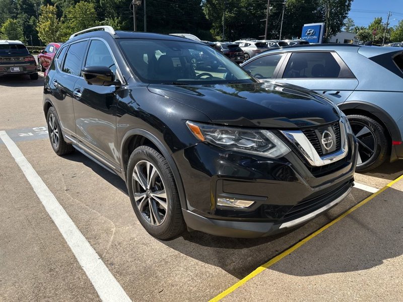 Used 2017 Nissan Rogue SL image 1