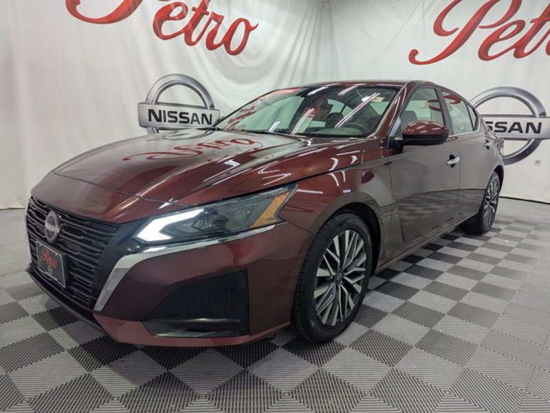 Certified 2023 Nissan Altima 2.5 SV image 1