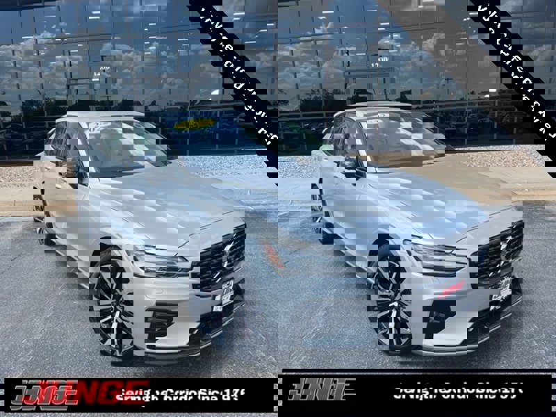 Certified 2022 Volvo S60 B5 Momentum image 1