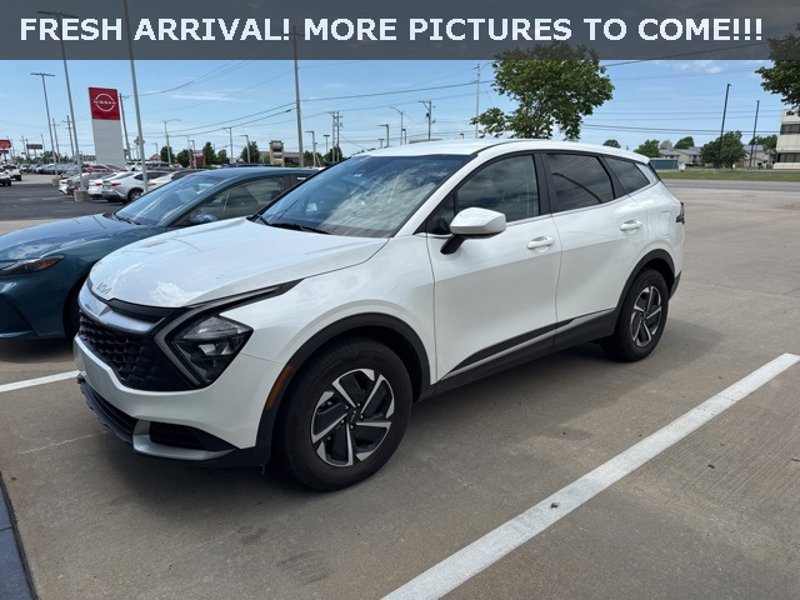 Used 2023 Kia Sportage LX image 1