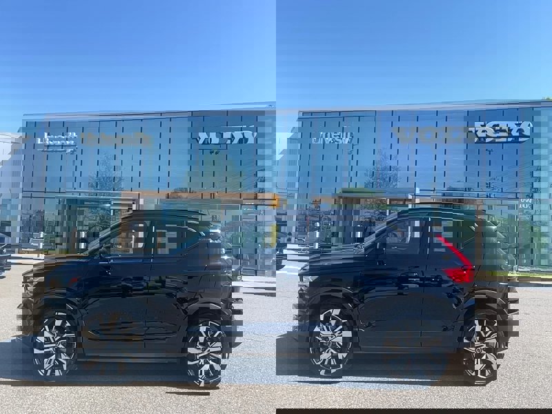 Certified 2022 Volvo XC40 P8 Recharge Plus image 1