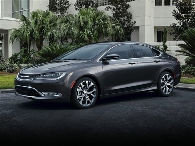 Used 2015 Chrysler 200 Limited w/ Convenience Group image 1
