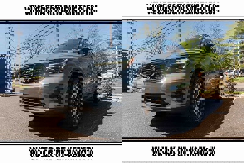 Certified 2023 Volvo XC40 B5 Plus w/ Climate Package image 1
