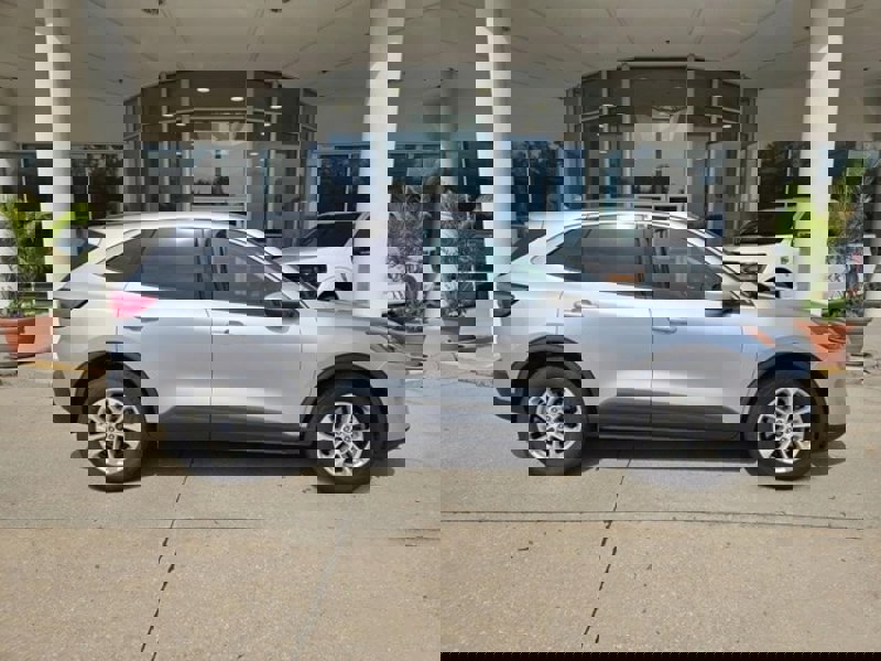 Certified 2020 Ford Escape SE image 1