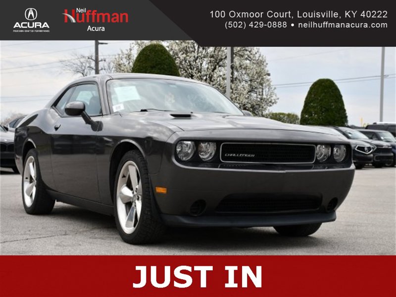 Used 2014 Dodge Challenger SXT image 1