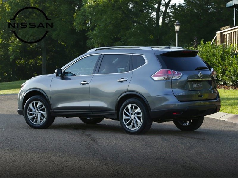 Used 2016 Nissan Rogue SV image 1