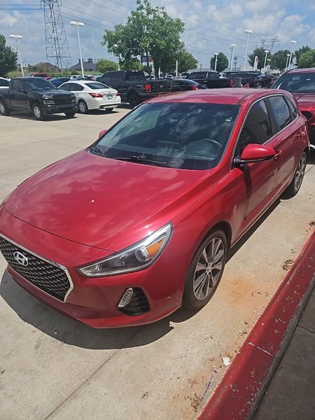Used 2018 Hyundai Elantra GT image 1