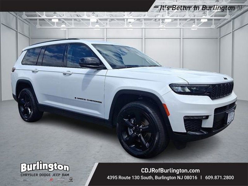 Certified 2022 Jeep Grand Cherokee L Limited w/ Black Appearance Package image 1