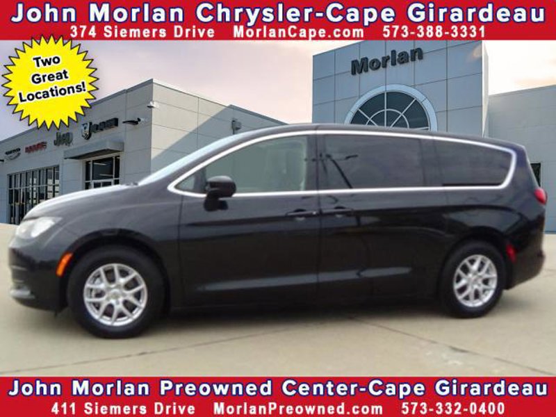 Certified 2023 Chrysler Voyager LX image 1