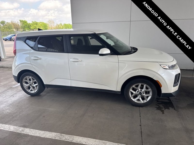 Certified 2022 Kia Soul LX w/ Technology Package image 1