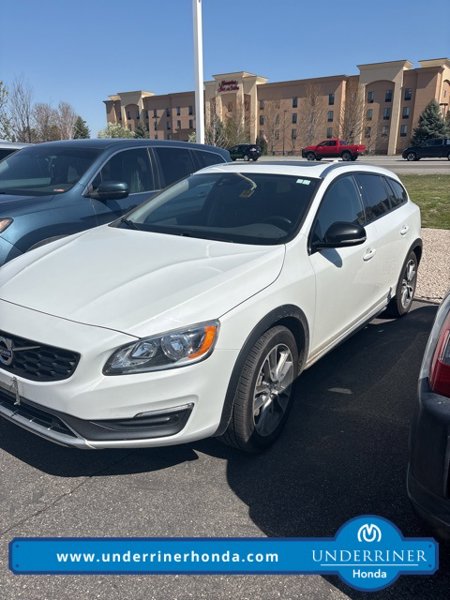 Used 2016 Volvo V60 T5 Cross Country image 1
