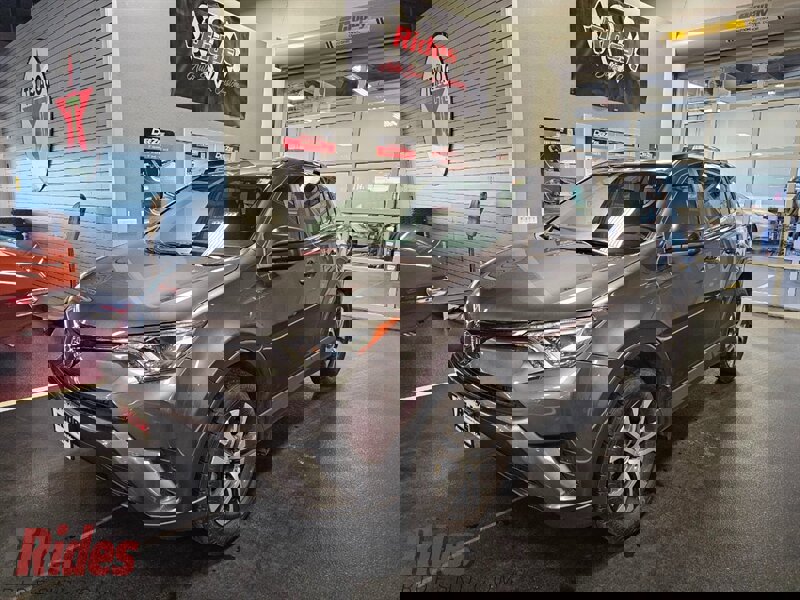 Used 2016 Toyota RAV4 LE image 1