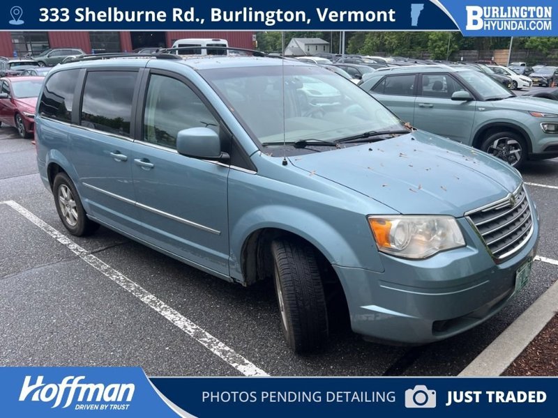 Used 2010 Chrysler Town & Country Touring image 1