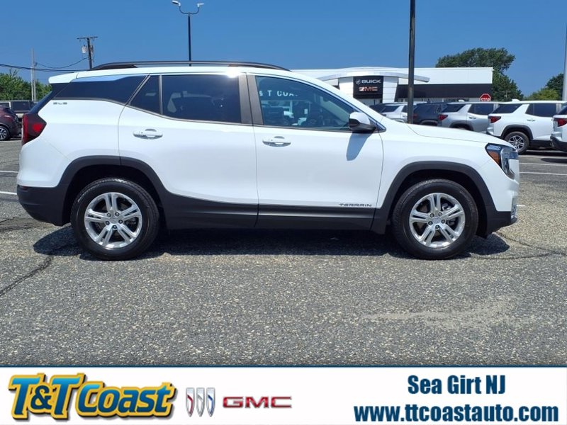 Certified 2022 GMC Terrain SLE w/ Driver Convenience Package image 1