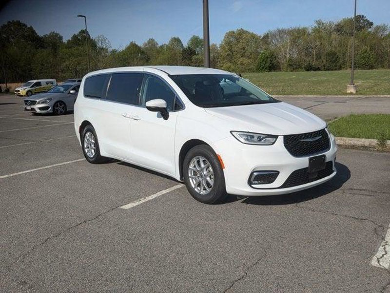 Certified 2023 Chrysler Pacifica Touring-L image 1