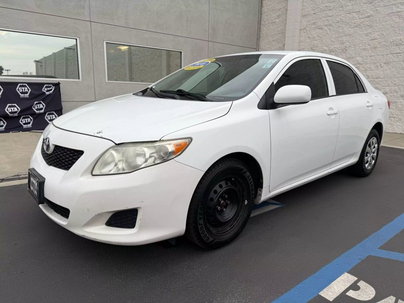 Used 2010 Toyota Corolla LE image 1