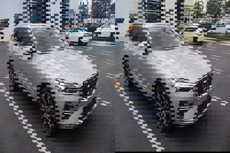 Certified 2023 Volvo XC60 B5 Ultimate w/ Climate Package image 1