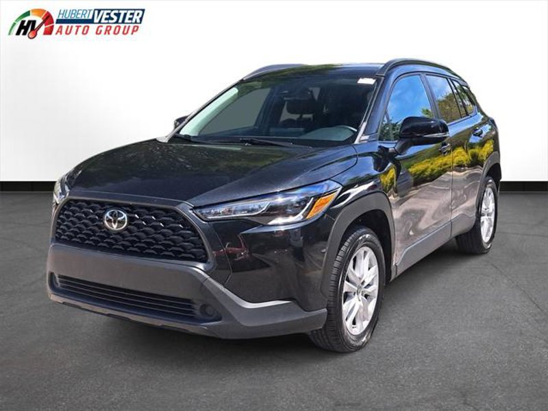 Certified 2022 Toyota Corolla Cross LE image 1