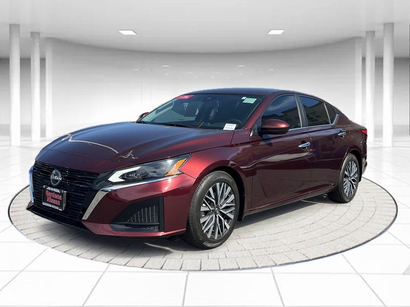 Certified 2023 Nissan Altima 2.5 SV image 1