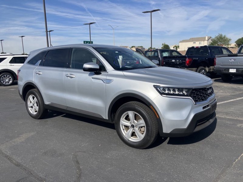 Used 2022 Kia Sorento LX image 1